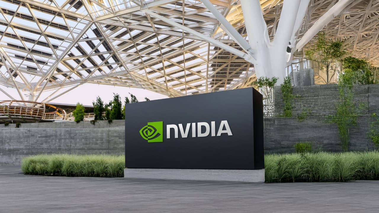 NVIDIA's CoreWeave Slashes IPO Size and Prices Shares Below Expectations Amid Market Caution 