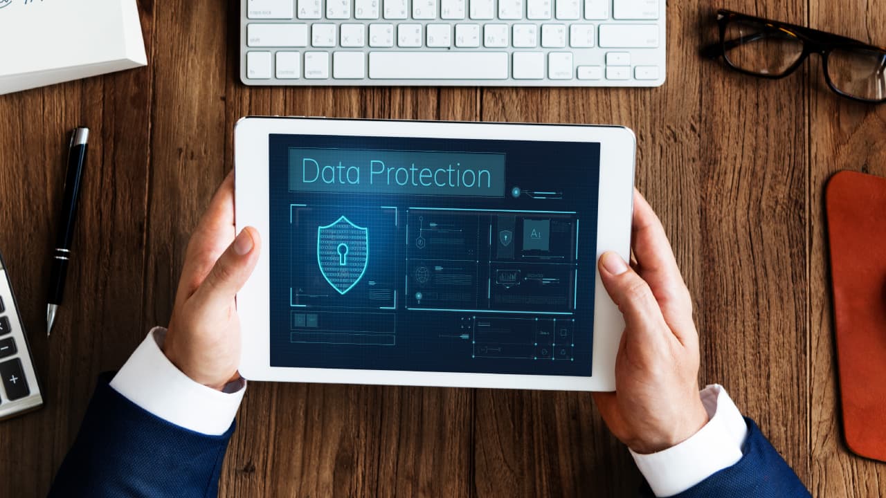 Herbert Smith Freehills Unveils AI Tracker to Navigate Global AI Regulation