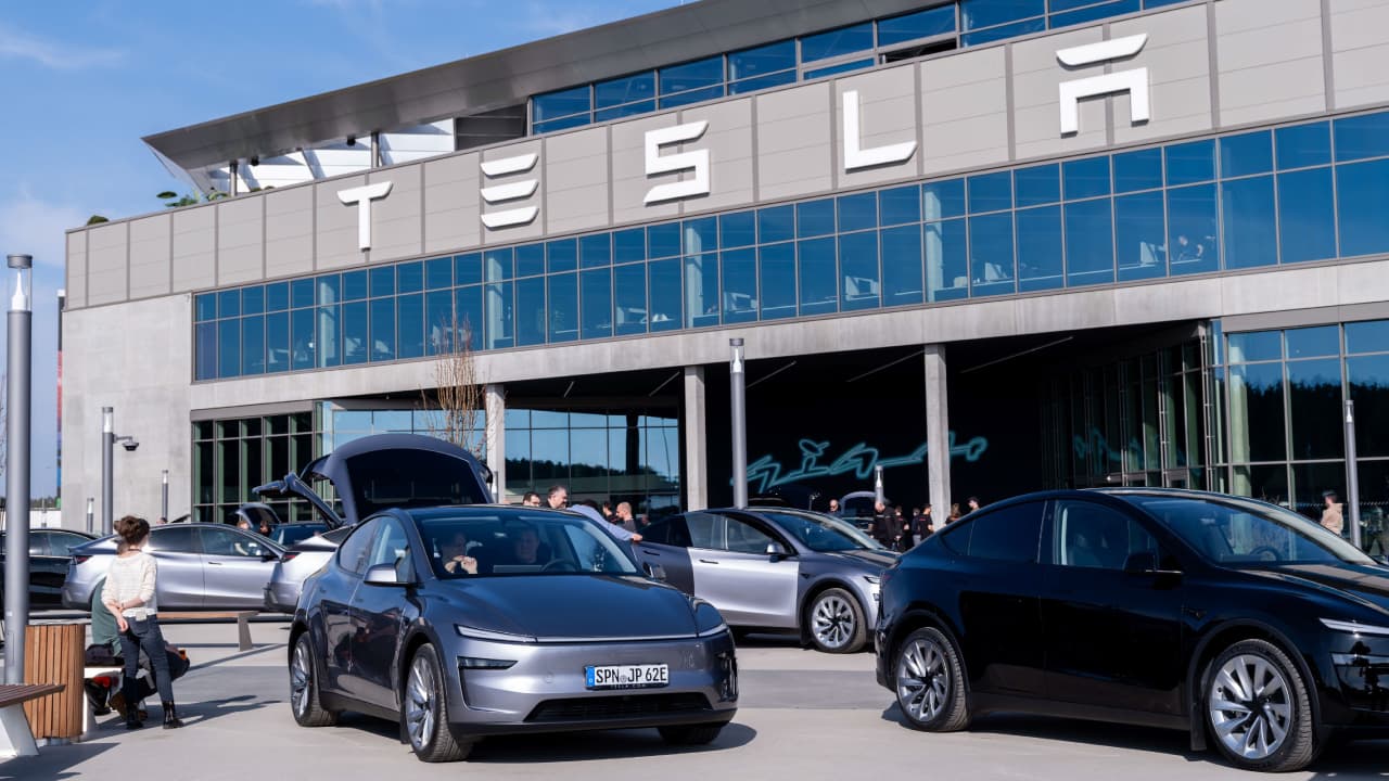 Tesla's Austin Robotaxi Service Launches with 20 Vehicles After Zero-Incident Testing