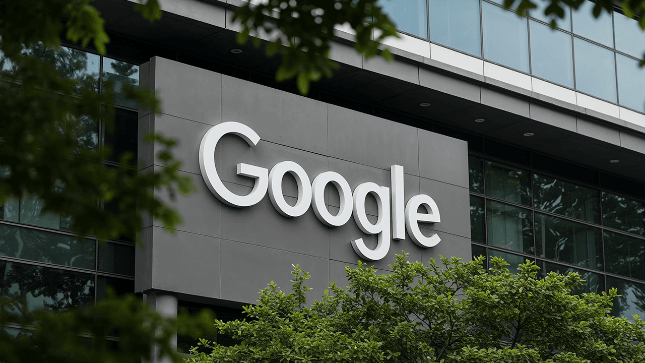 Google Invests $7B in Iowa: Fueling AI Expansion & Job Creation