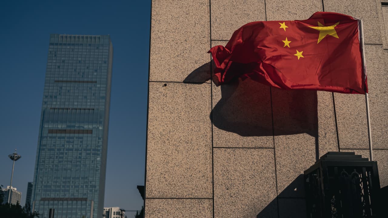 Apple and Alibaba's AI Rollout in China Delayed Amid Geopolitical Tensions 