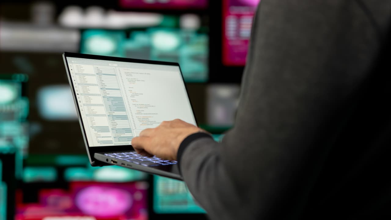 AI Adoption in the Workplace vs. Policy Awareness: KnowBe4 Survey Findings 